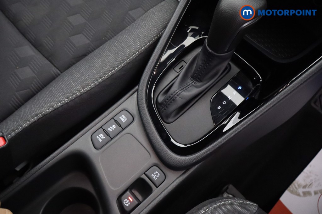 Toyota Yaris Design Automatic Petrol-Electric Hybrid Hatchback - Stock Number (1673776) - 12th supplementary image