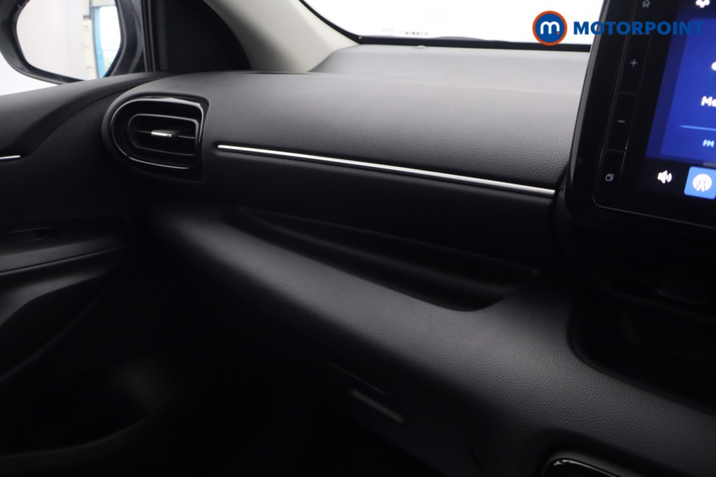 Toyota Yaris Design Automatic Petrol-Electric Hybrid Hatchback - Stock Number (1673776) - 14th supplementary image