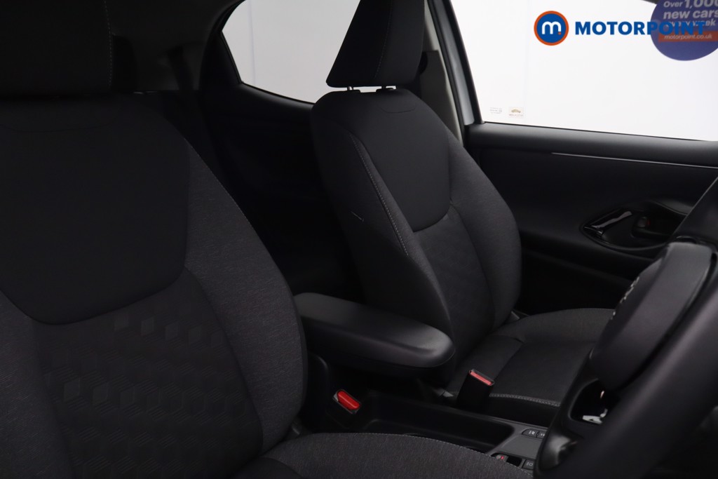 Toyota Yaris Design Automatic Petrol-Electric Hybrid Hatchback - Stock Number (1673776) - 22nd supplementary image