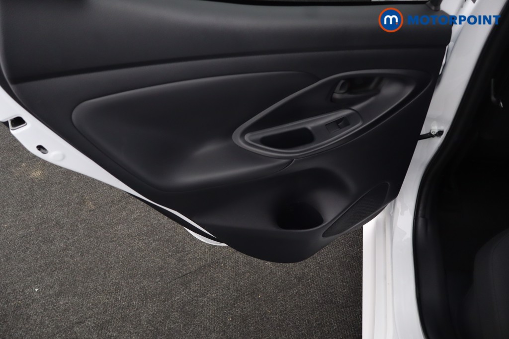 Toyota Yaris Design Automatic Petrol-Electric Hybrid Hatchback - Stock Number (1673776) - 26th supplementary image
