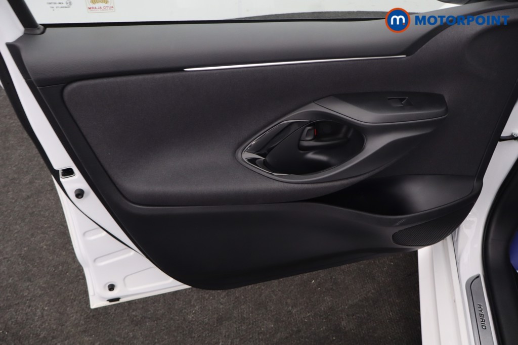 Toyota Yaris Design Automatic Petrol-Electric Hybrid Hatchback - Stock Number (1673776) - 29th supplementary image