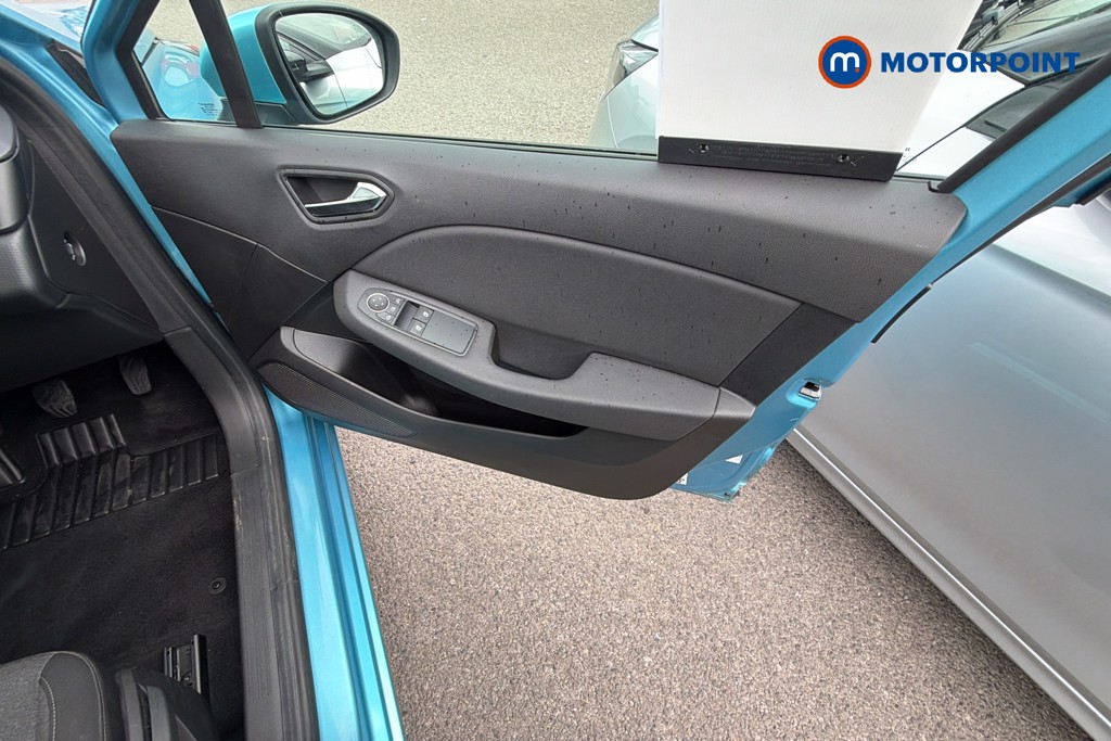 Renault Clio Iconic Manual Petrol Hatchback - Stock Number (1674602) - 2nd supplementary image