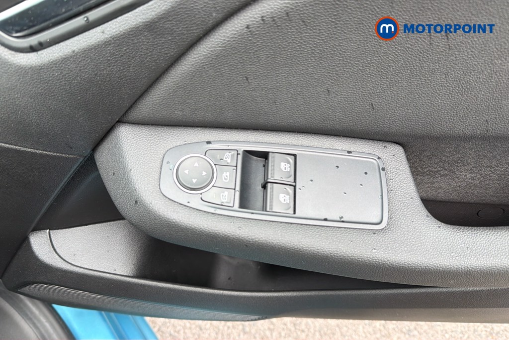 Renault Clio Iconic Manual Petrol Hatchback - Stock Number (1674602) - 4th supplementary image