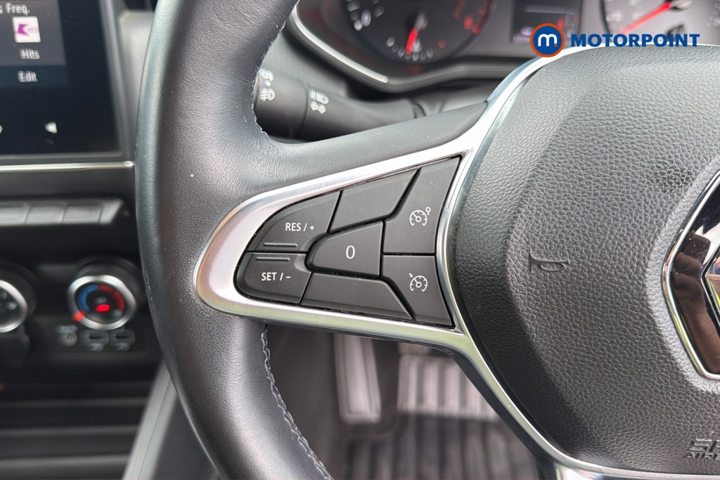 Renault Clio Iconic Manual Petrol Hatchback - Stock Number (1674602) - 8th supplementary image