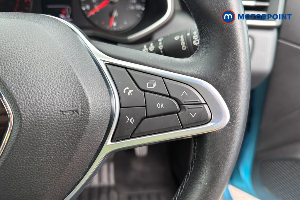 Renault Clio Iconic Manual Petrol Hatchback - Stock Number (1674602) - 9th supplementary image