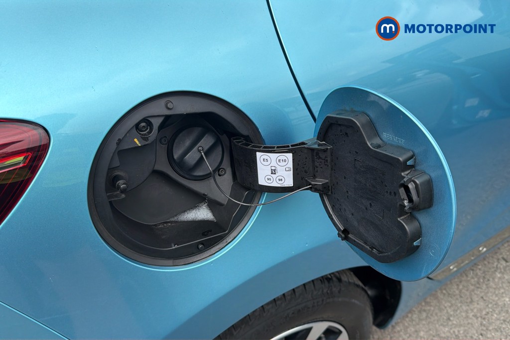 Renault Clio Iconic Manual Petrol Hatchback - Stock Number (1674602) - 26th supplementary image