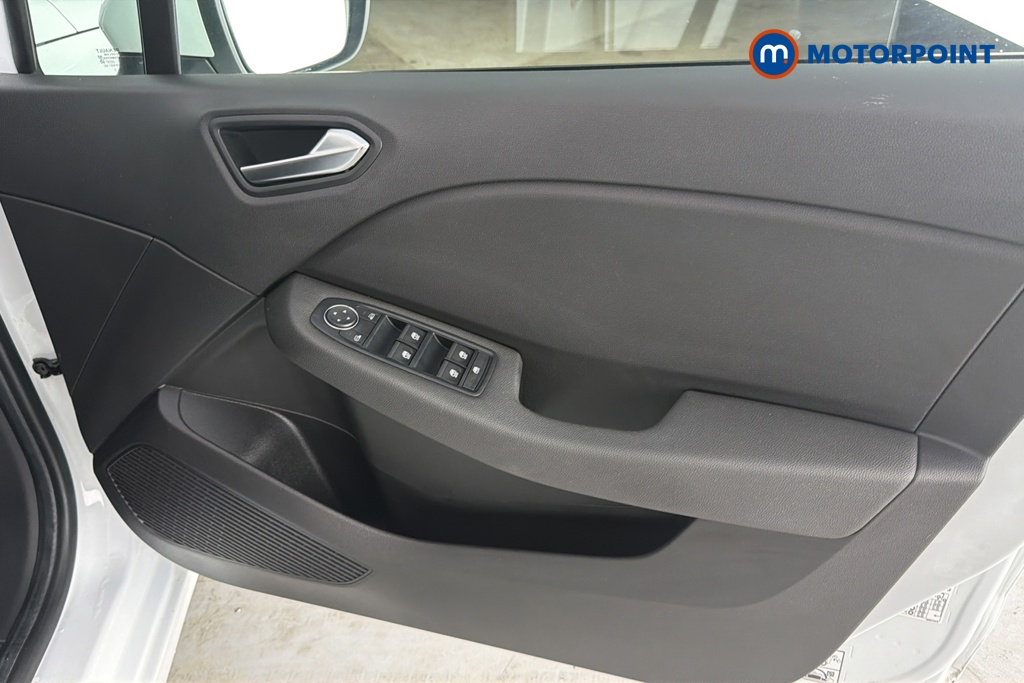 Renault Clio Iconic Edition Manual Petrol Hatchback - Stock Number (1674611) - 18th supplementary image