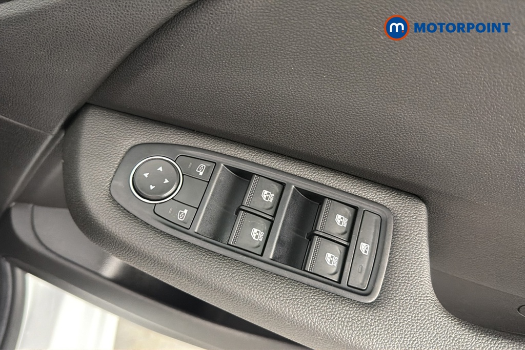 Renault Clio Iconic Edition Manual Petrol Hatchback - Stock Number (1674611) - 19th supplementary image