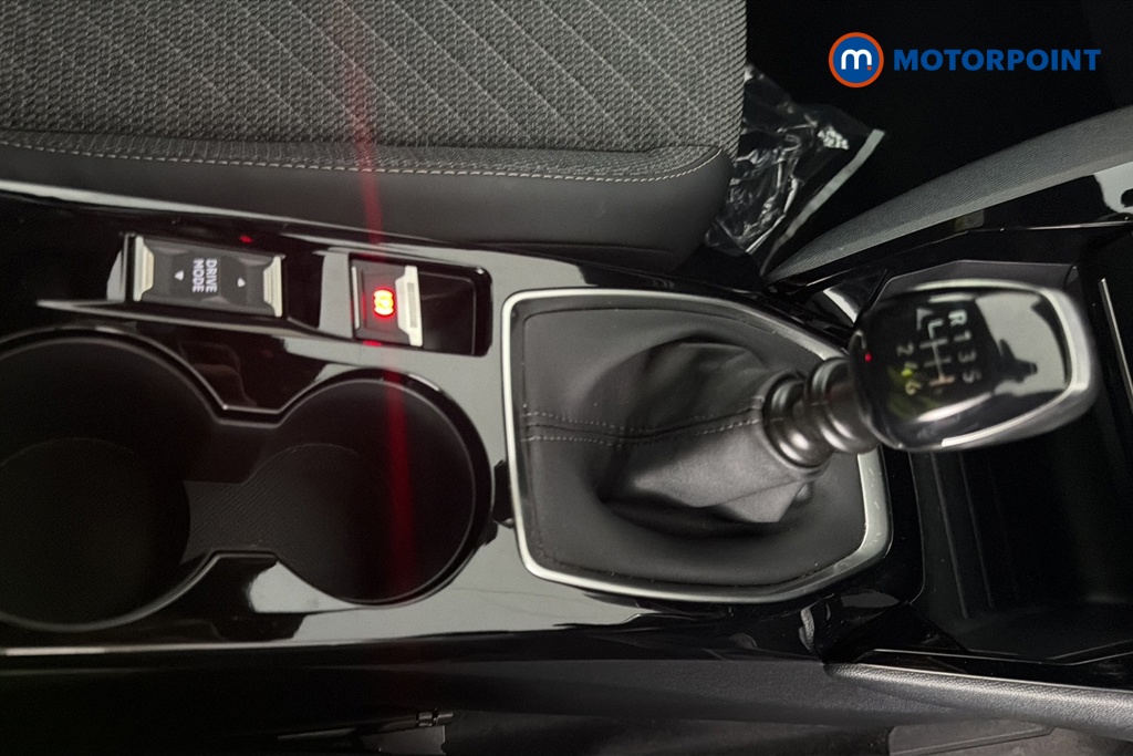 Peugeot 2008 Allure Manual Petrol SUV - Stock Number (1665875) - 15th supplementary image