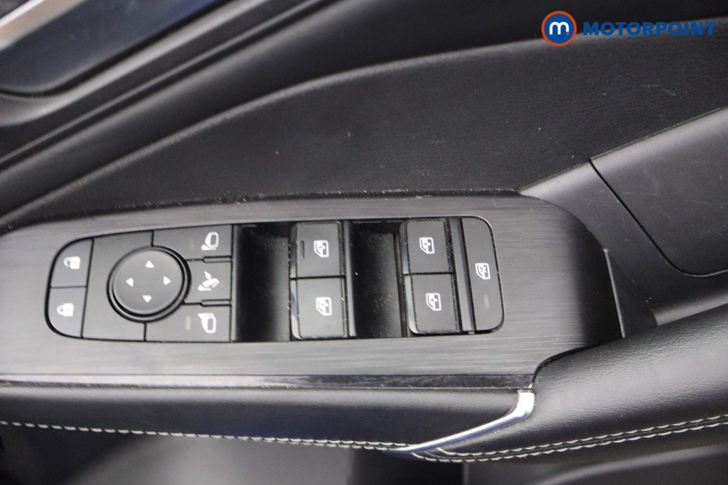 Nissan Qashqai N-Connecta Manual Petrol SUV - Stock Number (1669356) - 11th supplementary image