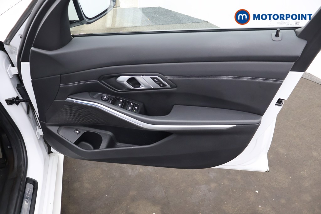 BMW 3 Series M Sport Automatic Petrol Plug-In Hybrid Saloon - Stock Number (1669415) - 19th supplementary image