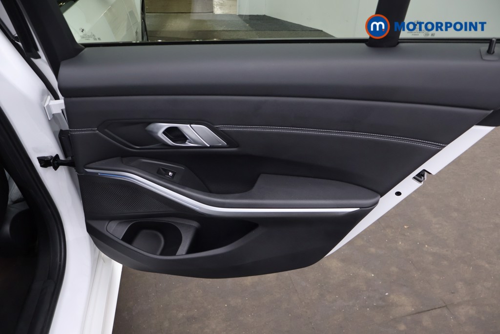 BMW 3 Series M Sport Automatic Petrol Plug-In Hybrid Saloon - Stock Number (1669415) - 23rd supplementary image