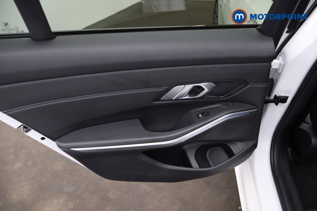 BMW 3 Series M Sport Automatic Petrol Plug-In Hybrid Saloon - Stock Number (1669415) - 27th supplementary image
