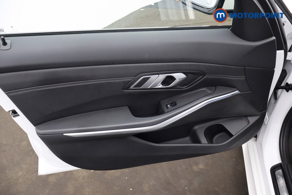 BMW 3 Series M Sport Automatic Petrol Plug-In Hybrid Saloon - Stock Number (1669415) - 30th supplementary image