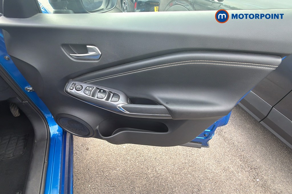 Nissan Juke N-Connecta Automatic Petrol SUV - Stock Number (1669469) - 1st supplementary image