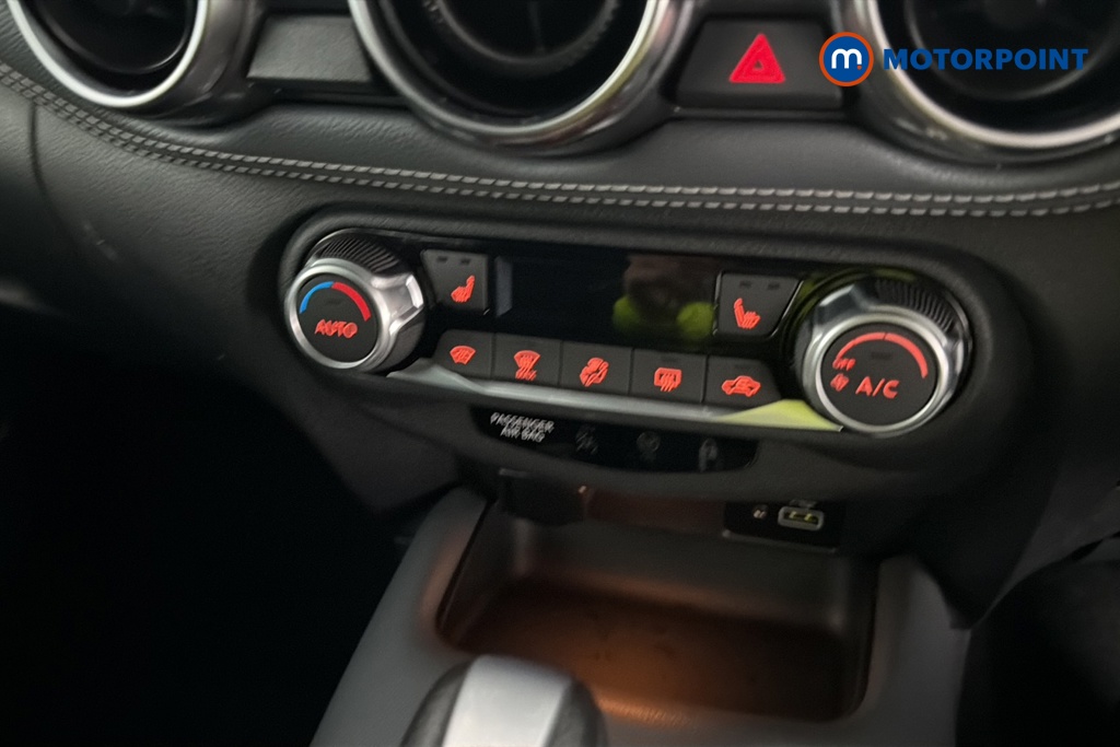 Nissan Juke N-Connecta Automatic Petrol SUV - Stock Number (1671966) - 12th supplementary image