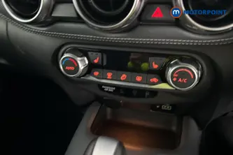 Nissan Juke N-Connecta Automatic Petrol SUV - Stock Number (1671966) - 12th supplementary image