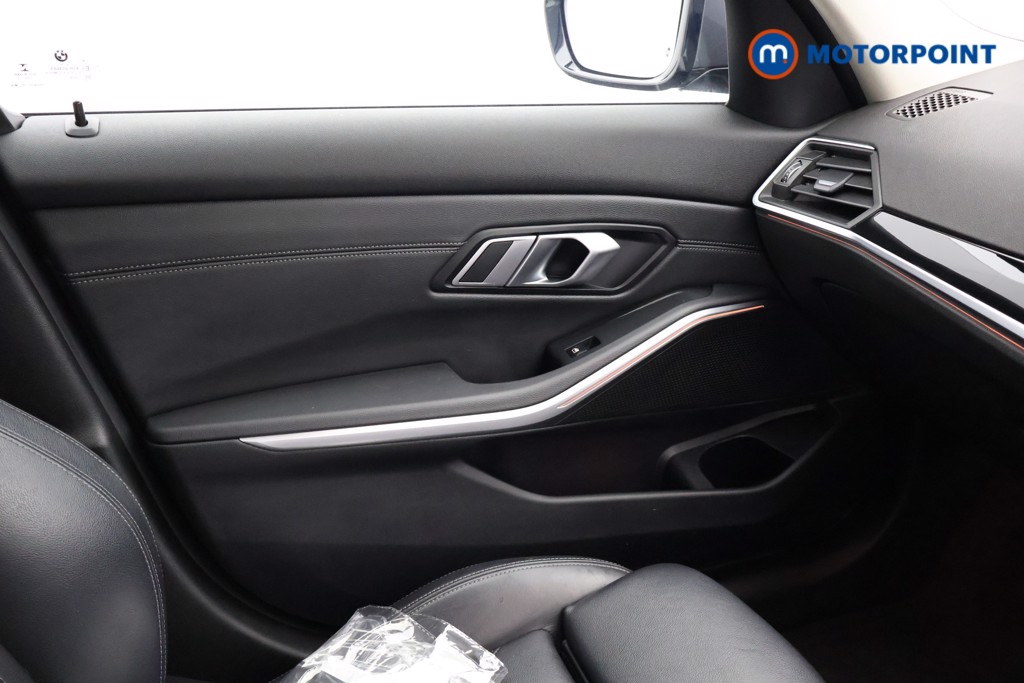 BMW 3 Series Sport Automatic Petrol Saloon - Stock Number (1671970) - 16th supplementary image