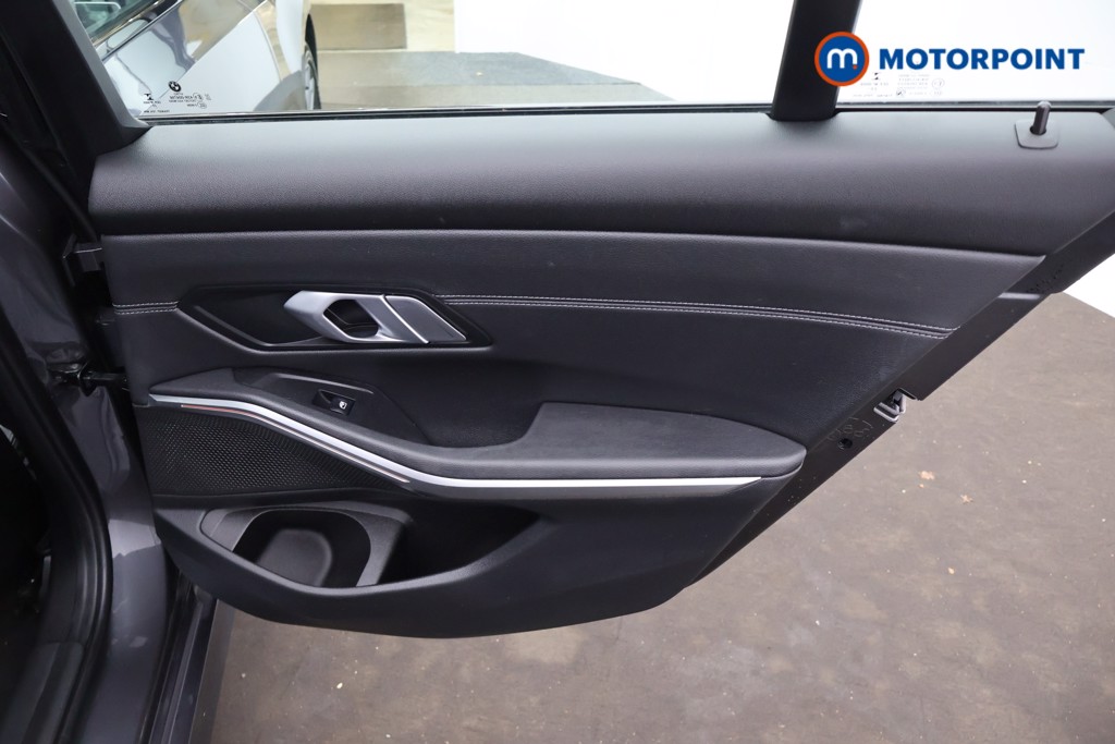 BMW 3 Series Sport Automatic Petrol Saloon - Stock Number (1671970) - 23rd supplementary image
