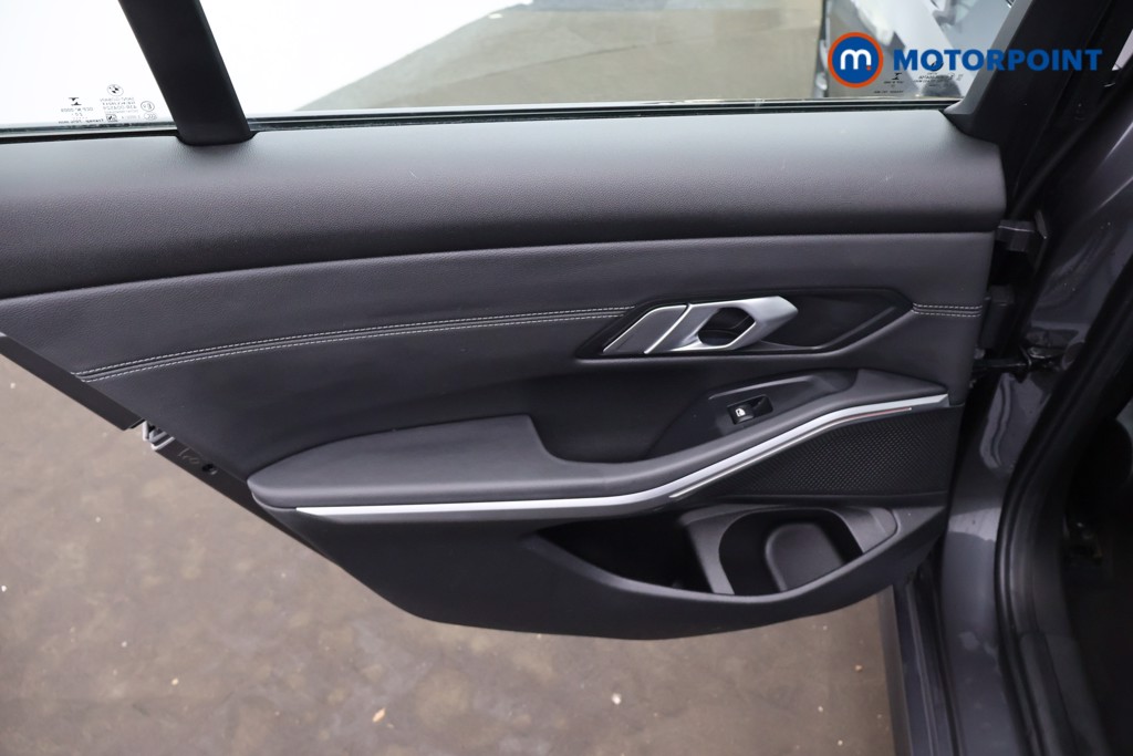 BMW 3 Series Sport Automatic Petrol Saloon - Stock Number (1671970) - 27th supplementary image