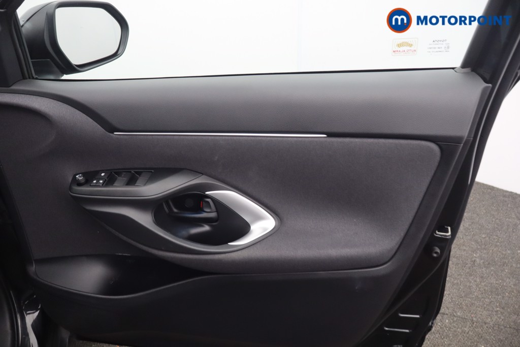 Toyota Yaris Cross Design Automatic Petrol-Electric Hybrid Estate - Stock Number (1676059) - 9th supplementary image