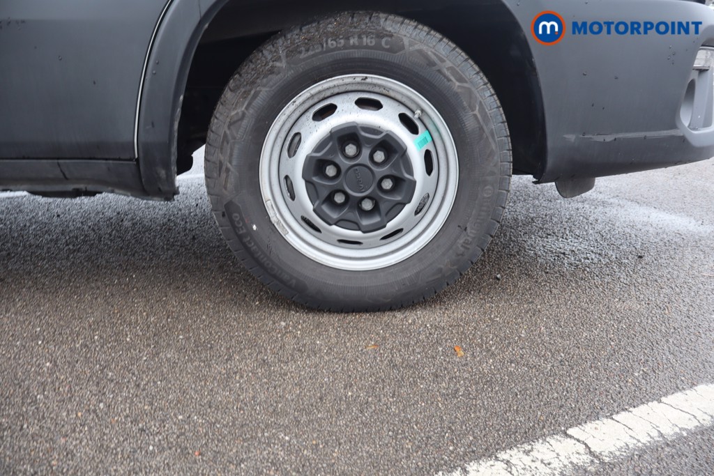 Iveco Daily Business Automatic Diesel High Volume-High Roof Van - Stock Number (1640169) - 14th supplementary image