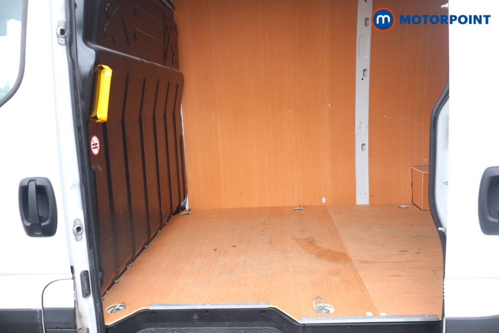 Iveco Daily Business Automatic Diesel High Volume-High Roof Van - Stock Number (1640169) - Rear bumper
