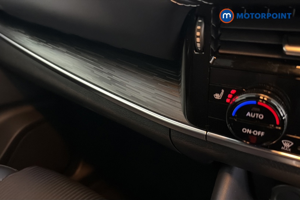 Nissan Qashqai Tekna Manual Petrol SUV - Stock Number (1667612) - 14th supplementary image