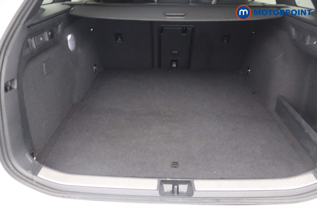 Volkswagen Passat R-Line Automatic Petrol Plug-In Hybrid Estate - Stock Number (1669389) - 5th supplementary image