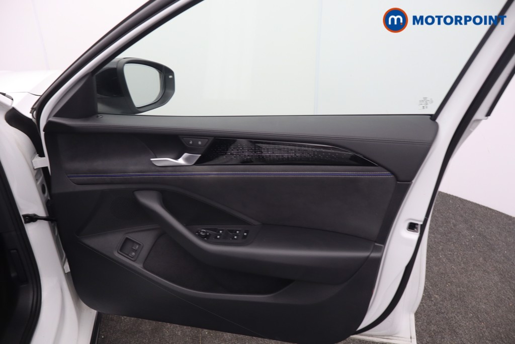 Volkswagen Passat R-Line Automatic Petrol Plug-In Hybrid Estate - Stock Number (1669389) - 9th supplementary image