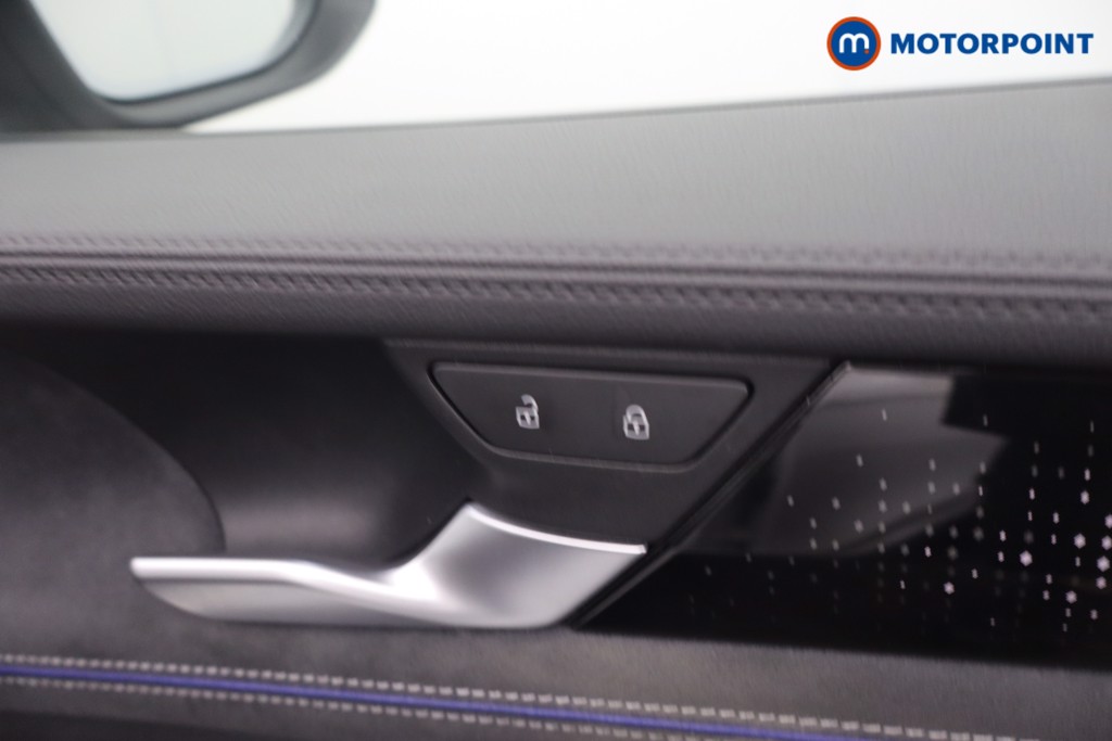 Volkswagen Passat R-Line Automatic Petrol Plug-In Hybrid Estate - Stock Number (1669389) - 10th supplementary image