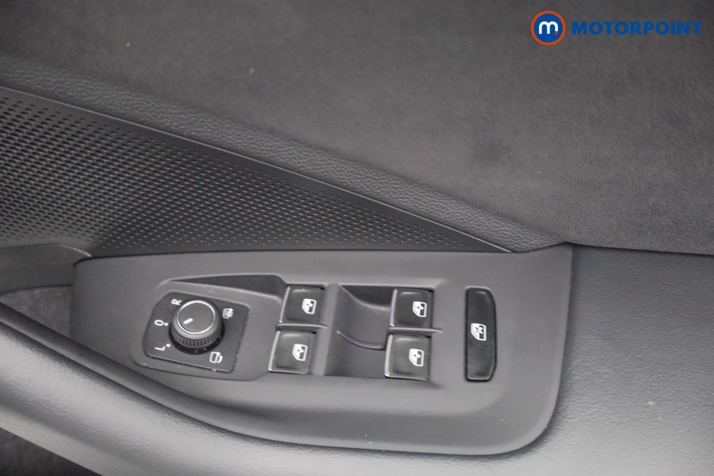 Volkswagen Passat R-Line Automatic Petrol Plug-In Hybrid Estate - Stock Number (1669389) - 11th supplementary image