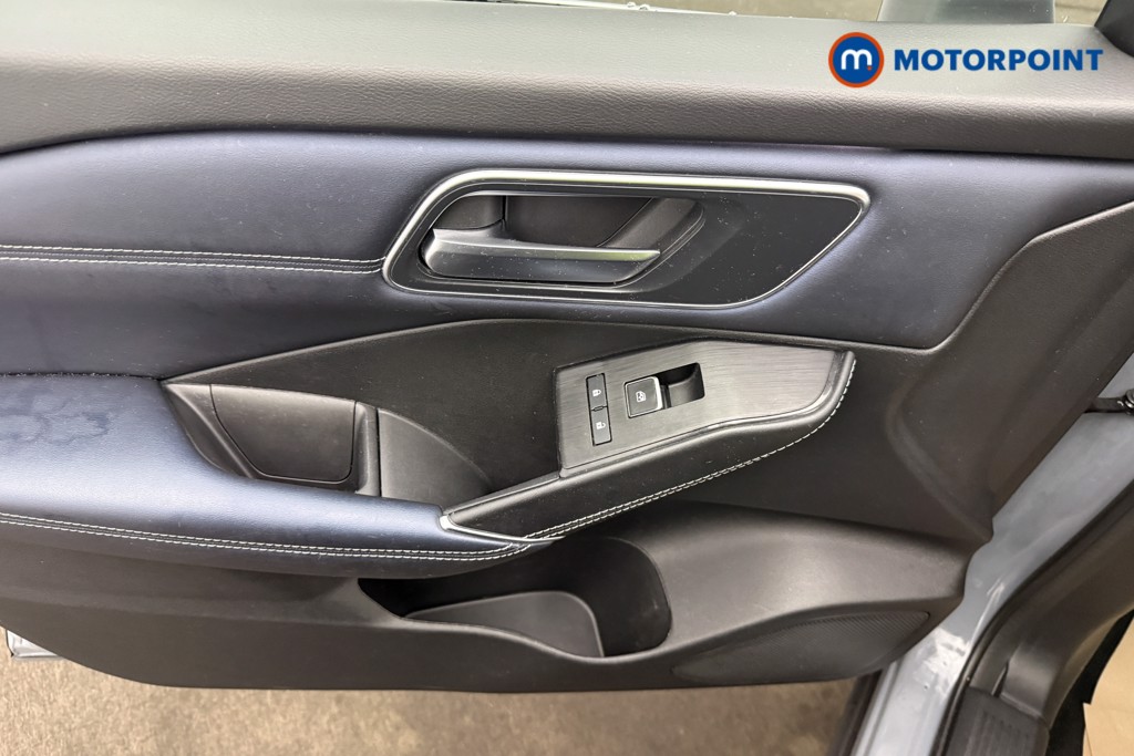 Nissan Qashqai Tekna Manual Petrol SUV - Stock Number (1670672) - 3rd supplementary image