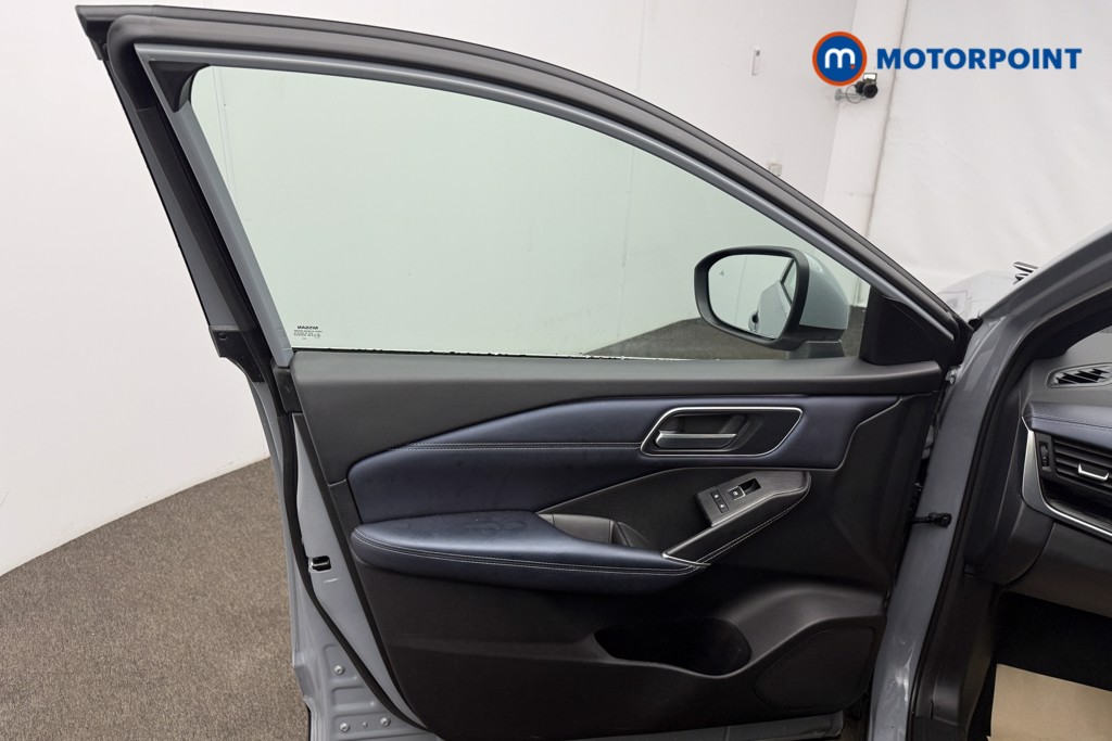 Nissan Qashqai Tekna Manual Petrol SUV - Stock Number (1670672) - 4th supplementary image