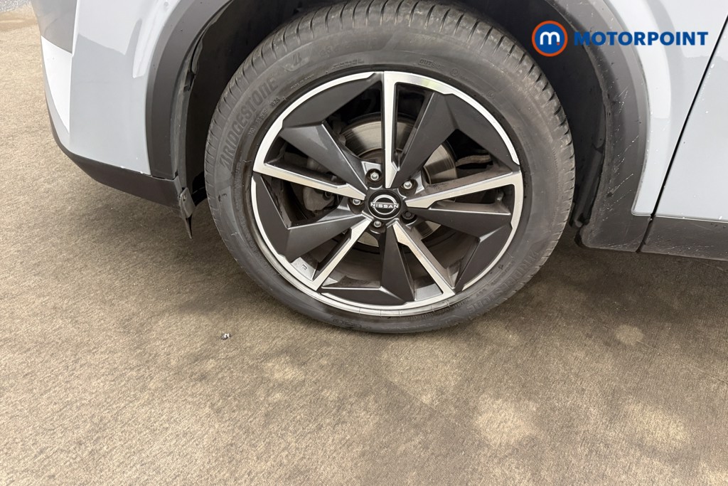 Nissan Qashqai Tekna Manual Petrol SUV - Stock Number (1670672) - 1st supplementary image