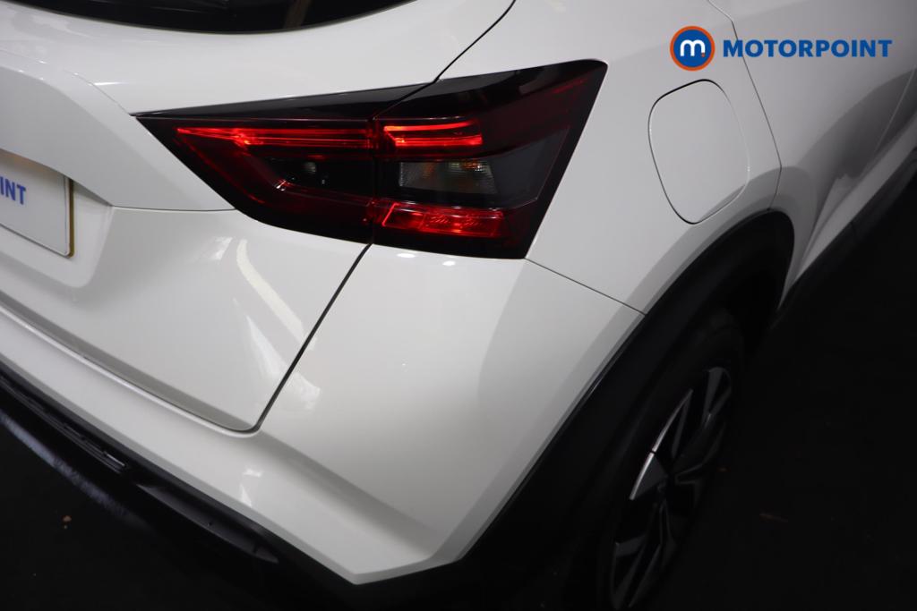 Nissan Juke Acenta Premium Manual Petrol SUV - Stock Number (1671481) - 14th supplementary image