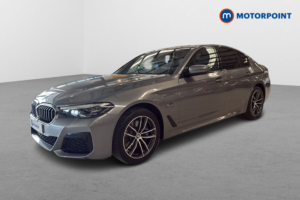 BMW 5 Series M Sport Automatic Petrol Plug-In Hybrid Saloon - Stock Number (1671708) - Passenger side front corner