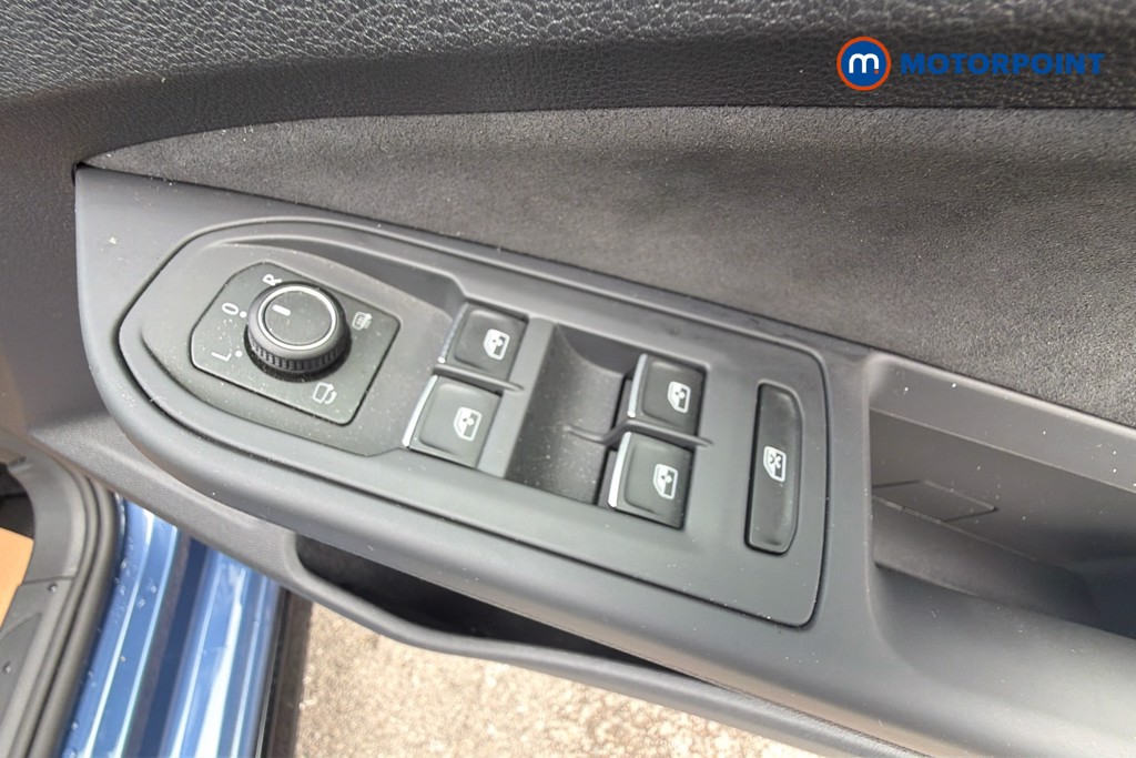 Volkswagen Golf Black Edition Manual Petrol Hatchback - Stock Number (1672324) - 5th supplementary image