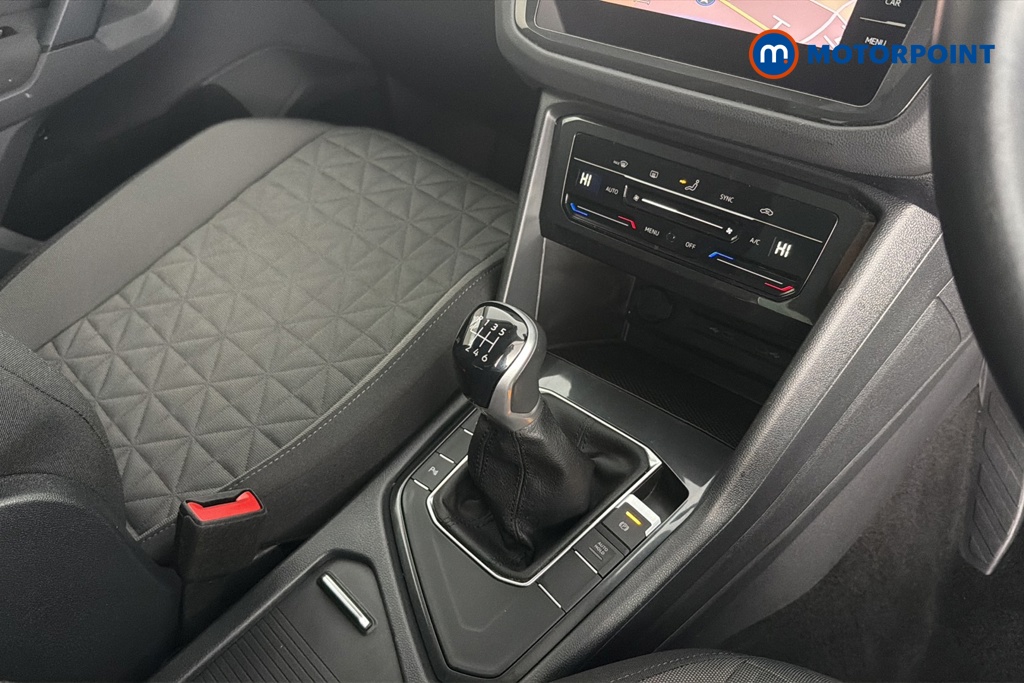 Volkswagen Tiguan Life Manual Petrol SUV - Stock Number (1672633) - 15th supplementary image