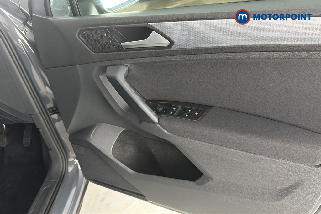 Volkswagen Tiguan Life Manual Petrol SUV - Stock Number (1672633) - 18th supplementary image