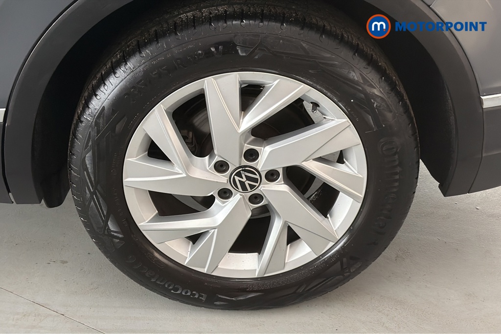 Volkswagen Tiguan Life Manual Petrol SUV - Stock Number (1672633) - 45th supplementary image