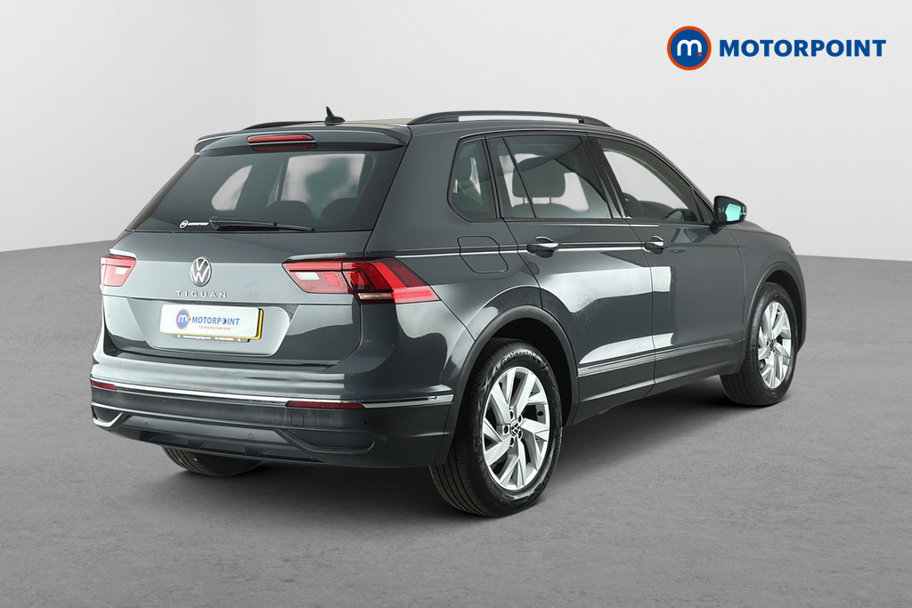 Volkswagen Tiguan Life Manual Petrol SUV - Stock Number (1672633) - Passenger side rear corner