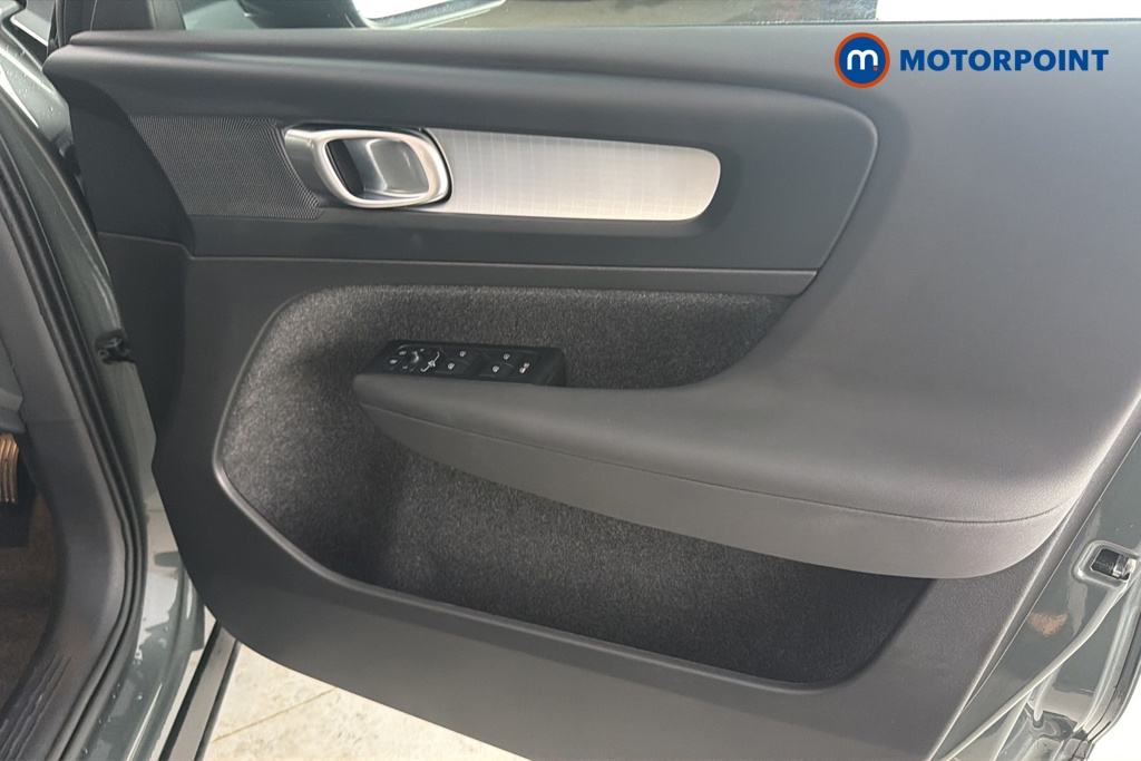 Volvo Xc40 Core Automatic Petrol SUV - Stock Number (1673777) - 18th supplementary image