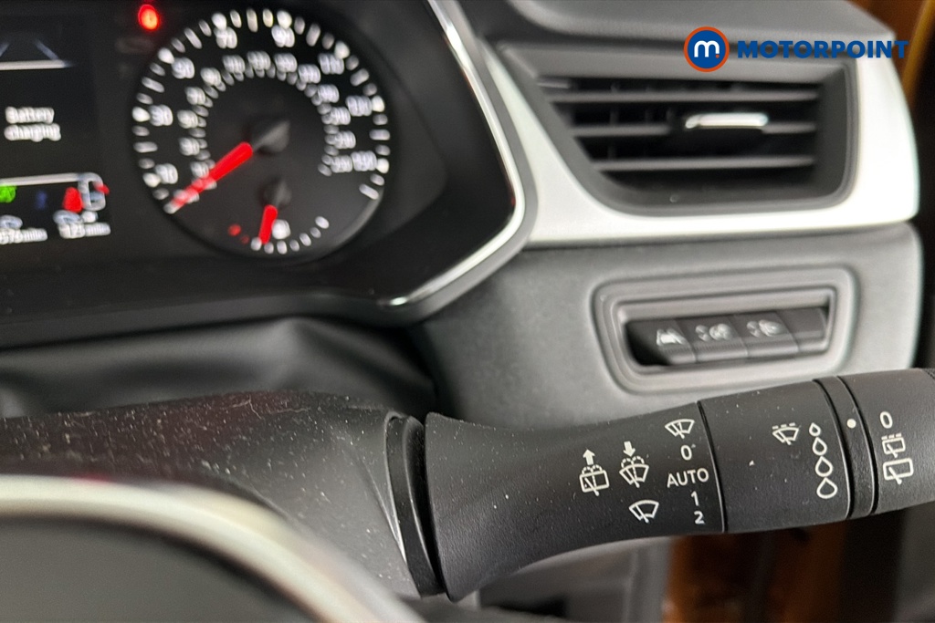 Renault Captur Iconic Manual Petrol SUV - Stock Number (1673926) - 6th supplementary image