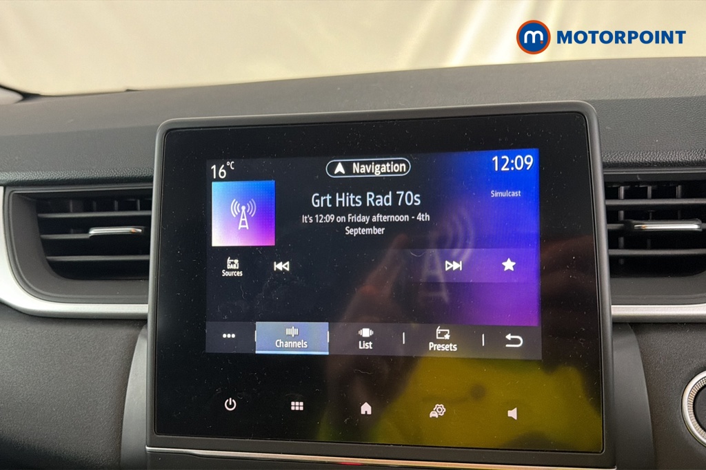 Renault Captur Iconic Manual Petrol SUV - Stock Number (1673926) - 8th supplementary image