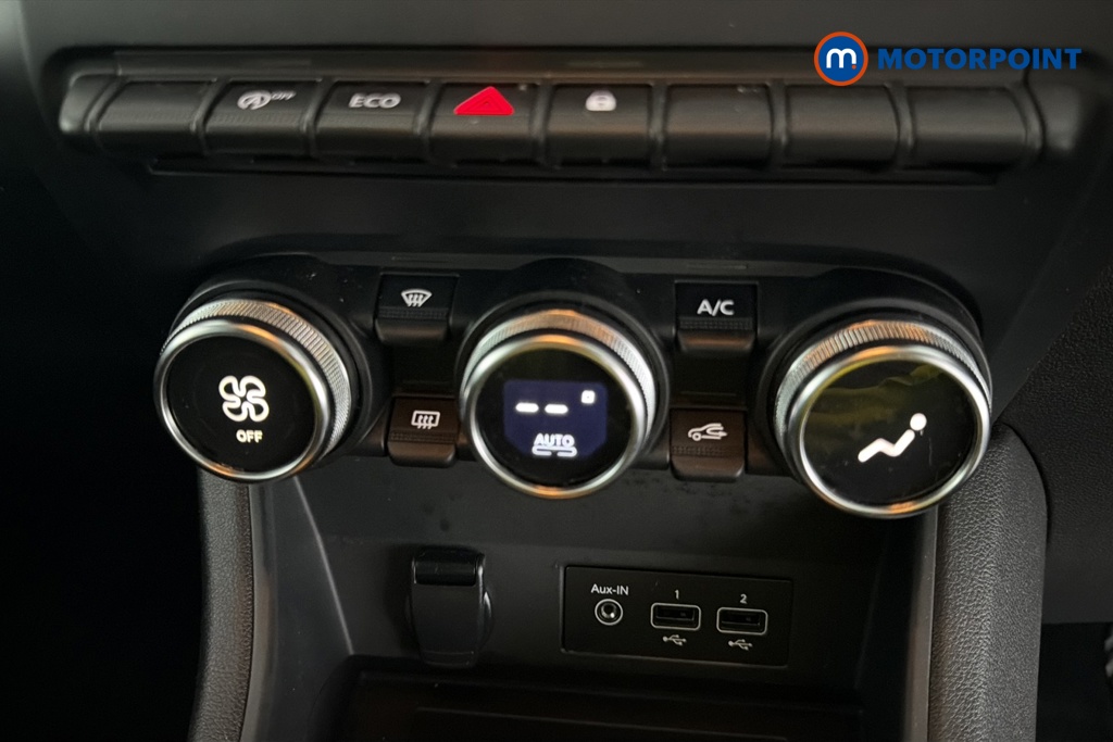 Renault Captur Iconic Manual Petrol SUV - Stock Number (1673926) - 12th supplementary image