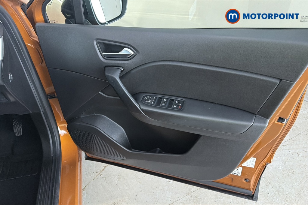 Renault Captur Iconic Manual Petrol SUV - Stock Number (1673926) - 18th supplementary image