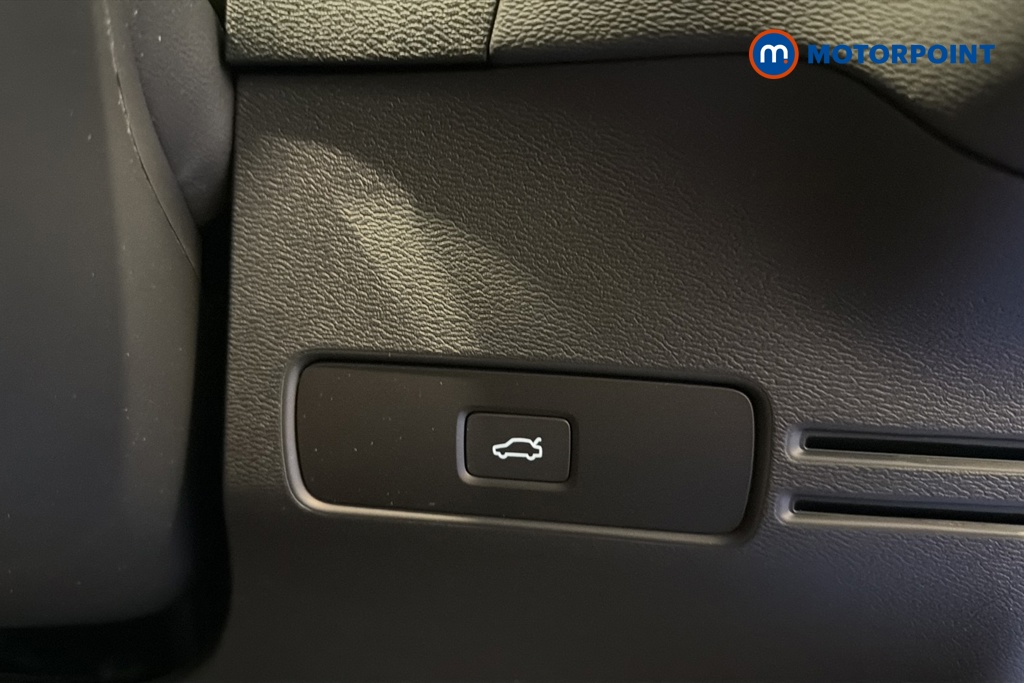 Volvo Xc40 Plus Automatic Petrol SUV - Stock Number (1666404) - 11th supplementary image