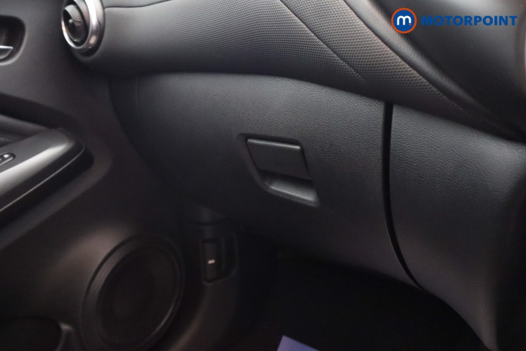 Nissan Juke N-Connecta Automatic Petrol SUV - Stock Number (1667446) - 16th supplementary image