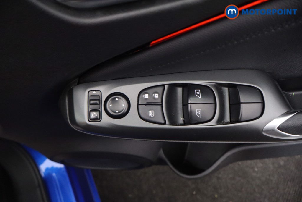 Nissan Juke N-Connecta Automatic Petrol SUV - Stock Number (1667446) - 23rd supplementary image